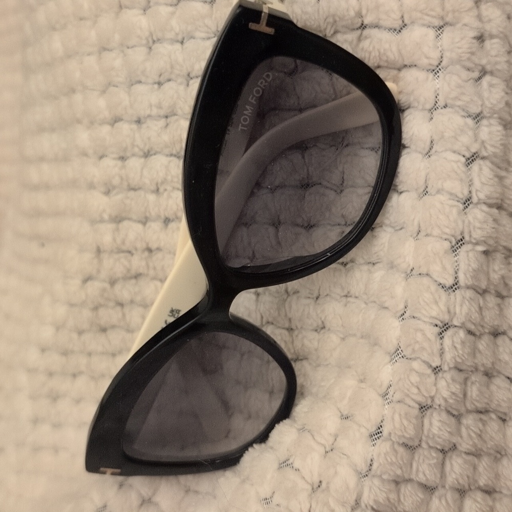 Tom Ford Elegant Black Sunglasses